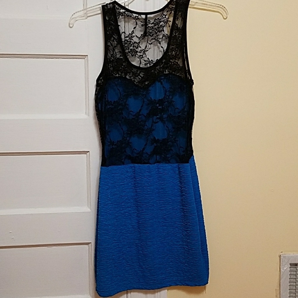 Dress - Picture 3 of 6